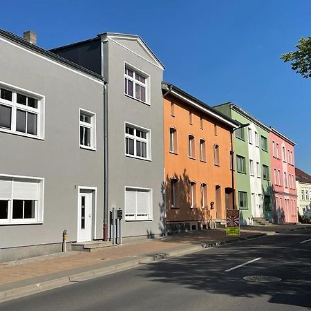 Modern Eingerichtet-Stadtnah-Ferienwohnung Mit Geschirrspueler Und Waschmaschine Friedland  المظهر الخارجي الصورة