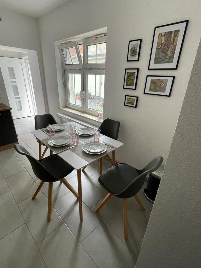 Modern Eingerichtet-Stadtnah-Ferienwohnung Mit Geschirrspueler Und Waschmaschine Friedland  المظهر الخارجي الصورة
